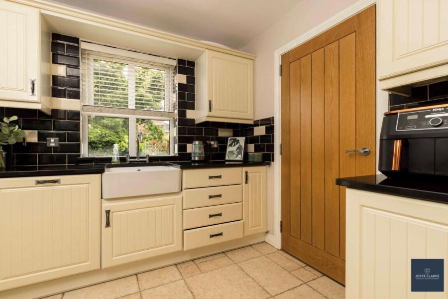9 Annesborough Mews