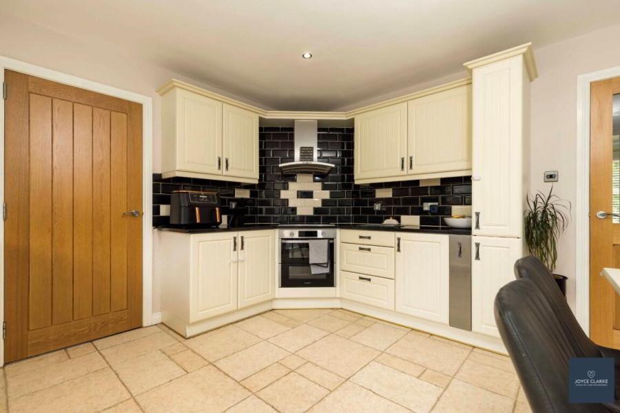 9 Annesborough Mews