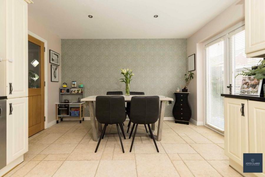 9 Annesborough Mews