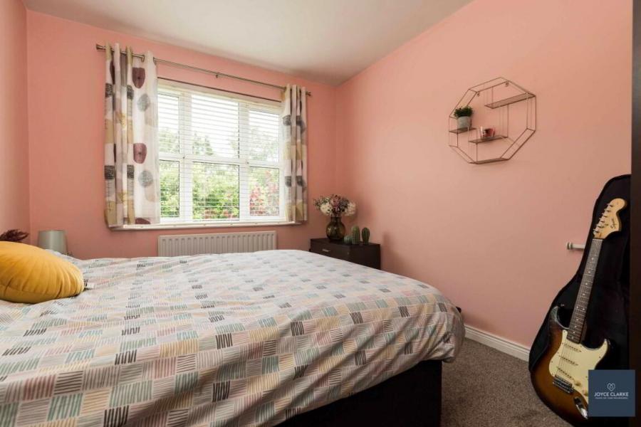 9 Annesborough Mews