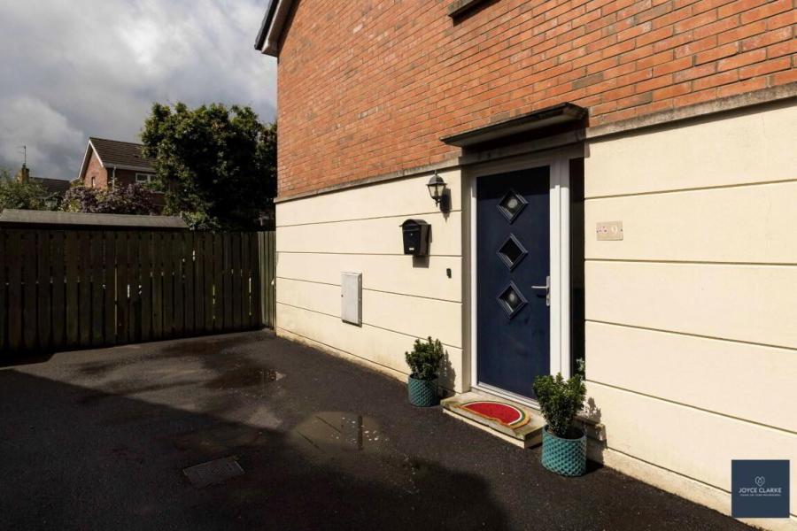 9 Annesborough Mews
