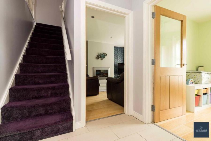 9 Annesborough Mews