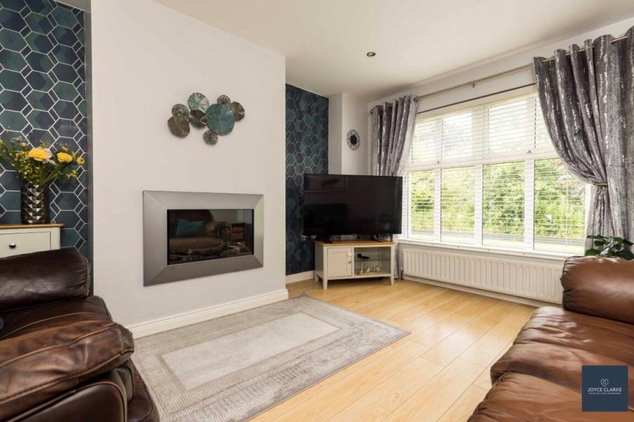 9 Annesborough Mews
