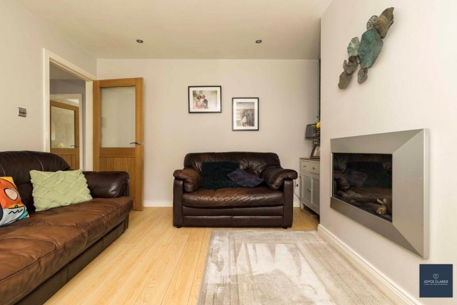 9 Annesborough Mews