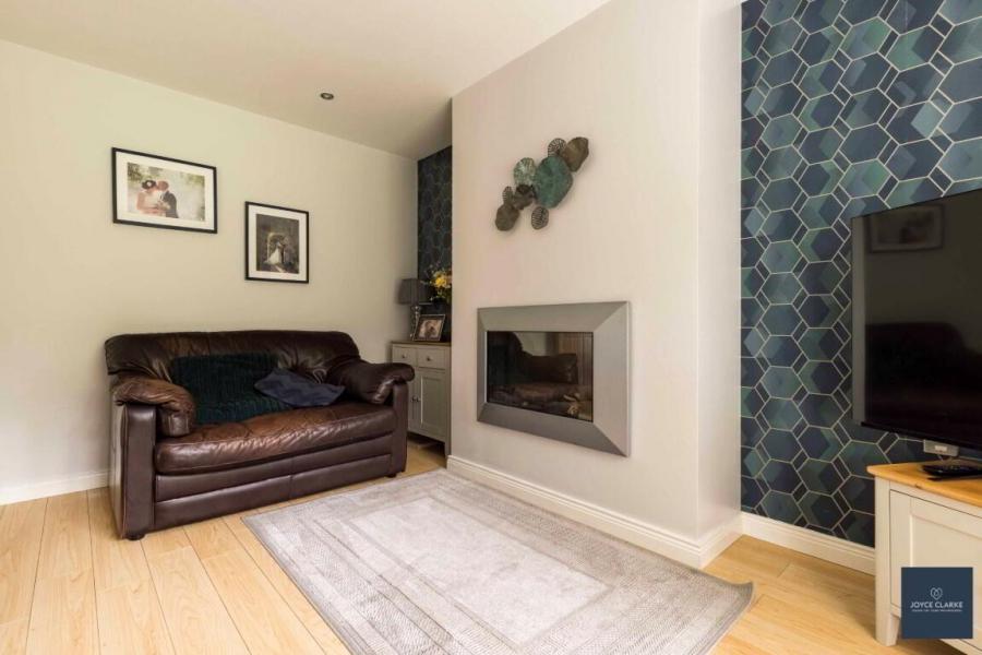 9 Annesborough Mews
