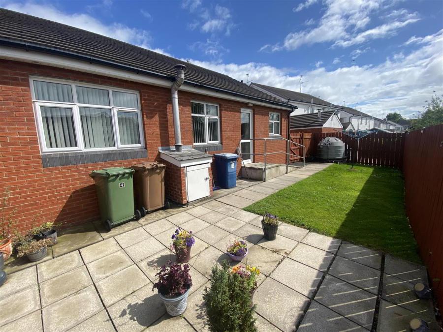 4 Inglewood Manor