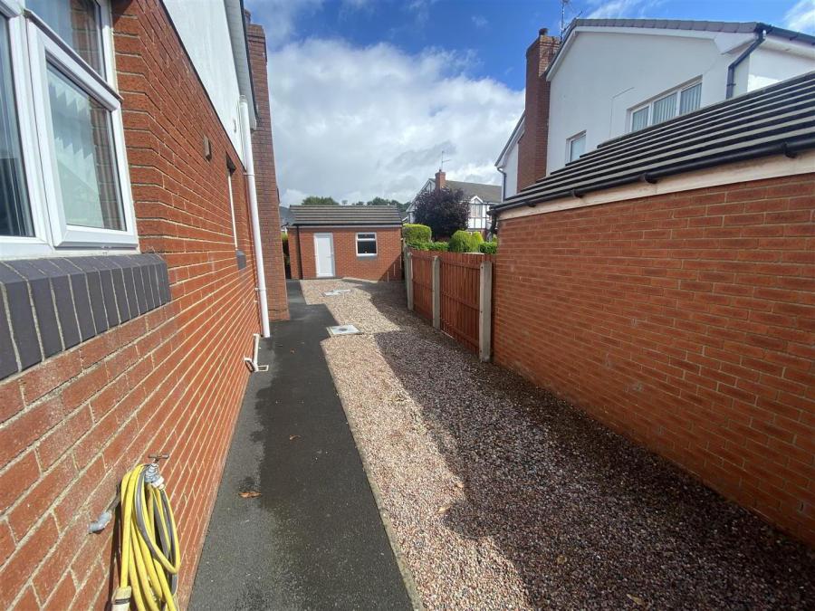 4 Inglewood Manor