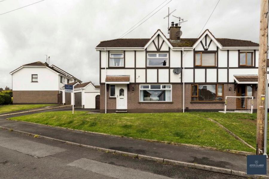40 Angela Crescent