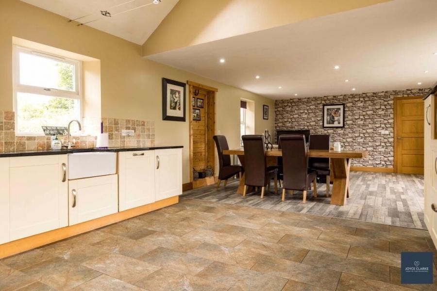 25b, Magheralone Road