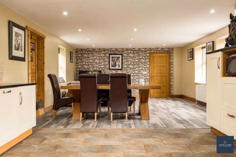 25b, Magheralone Road