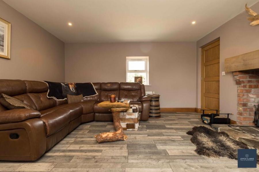 25b, Magheralone Road