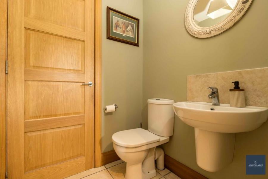 25b, Magheralone Road