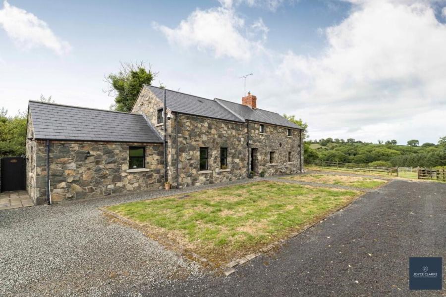 25b, Magheralone Road