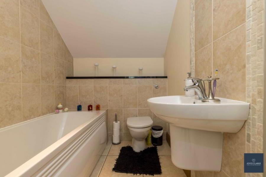 25b, Magheralone Road