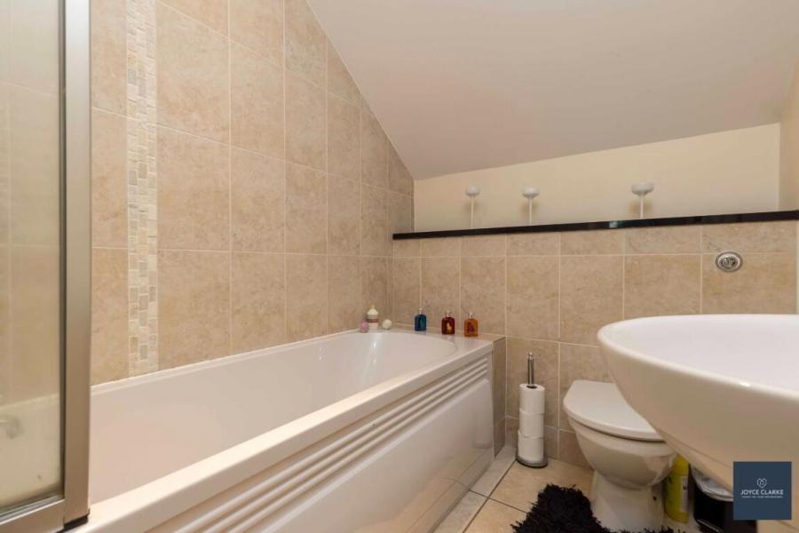 25b, Magheralone Road
