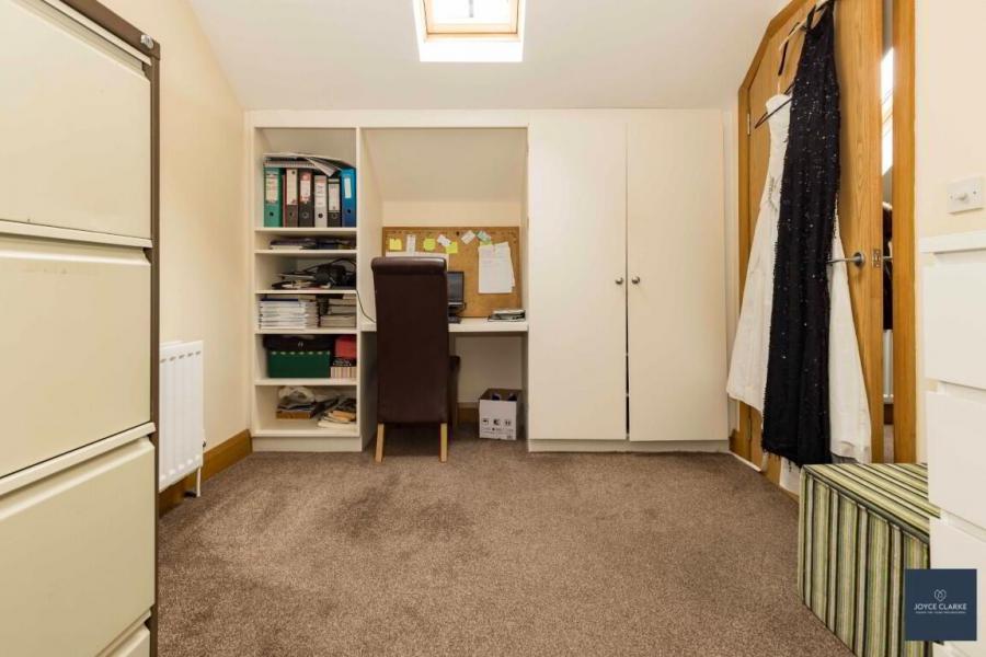 25b, Magheralone Road