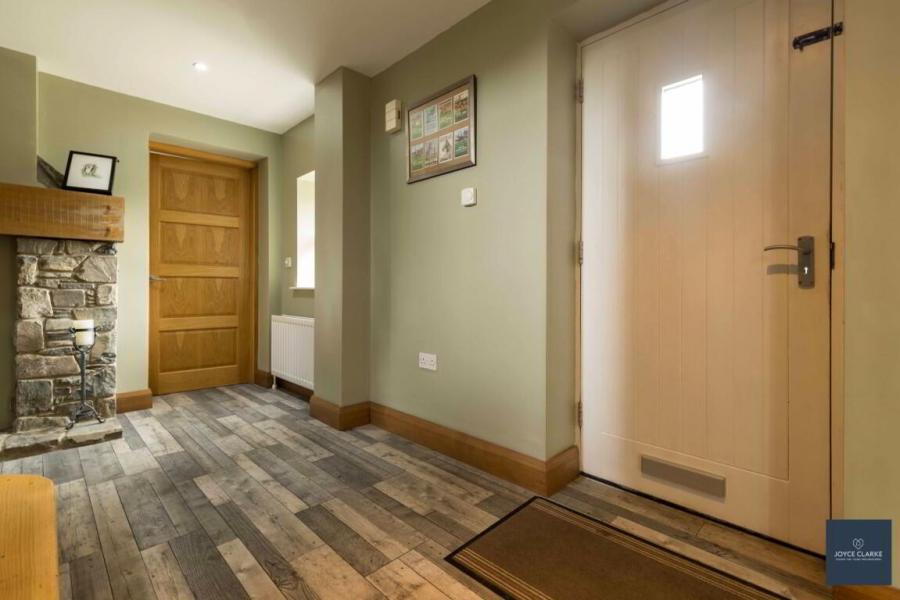 25b, Magheralone Road