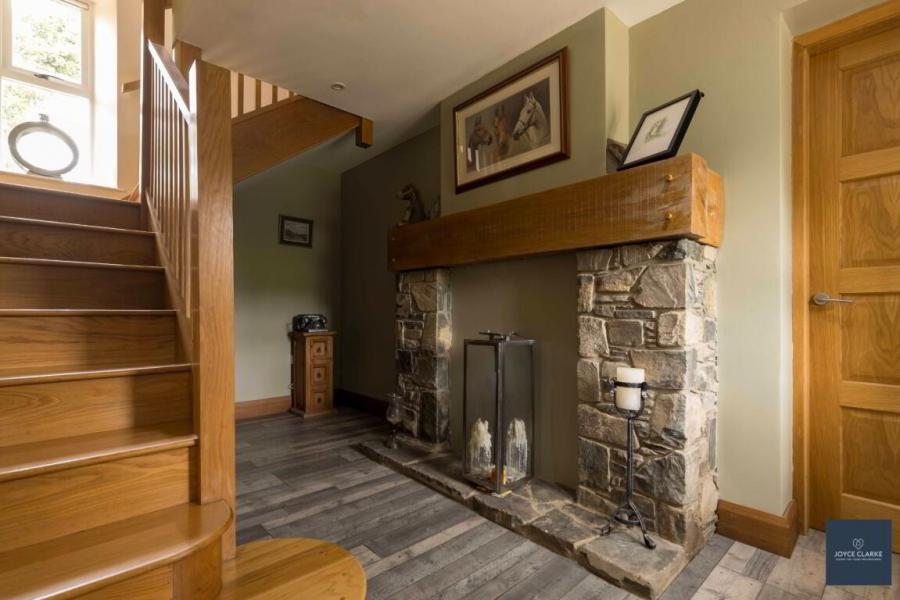 25b, Magheralone Road