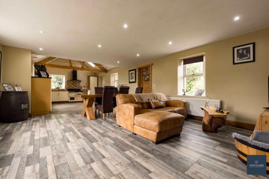 25b, Magheralone Road