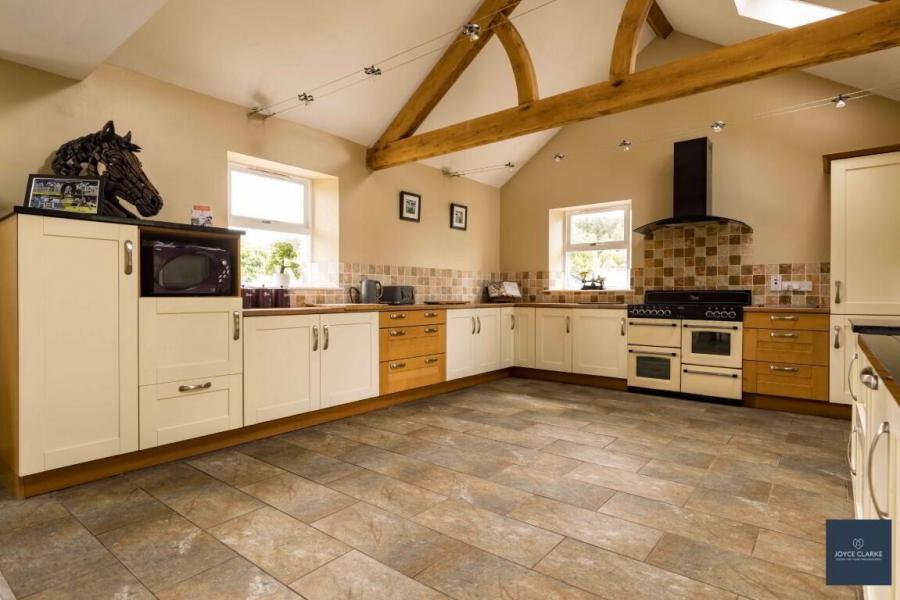 25b, Magheralone Road