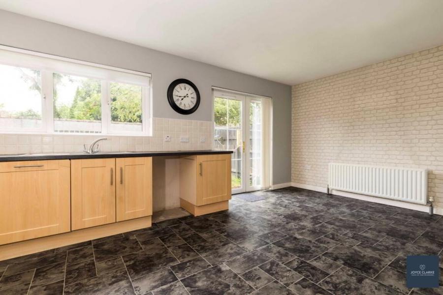 40 Strawhill Manor