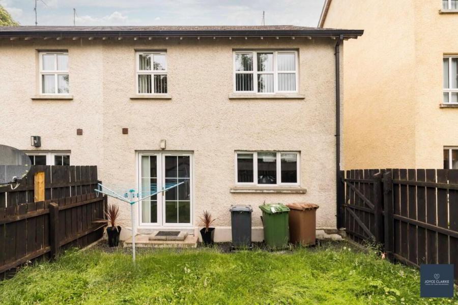 40 Strawhill Manor