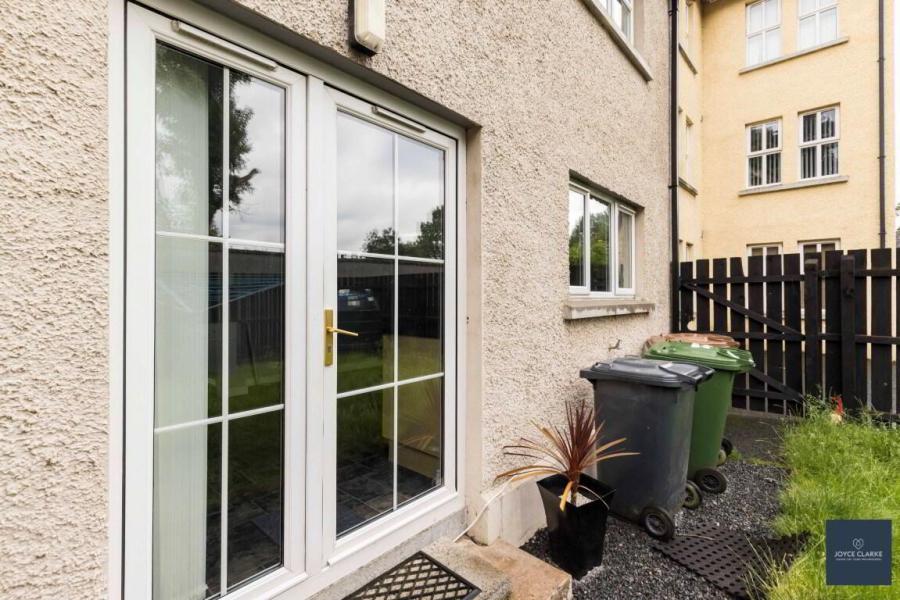 40 Strawhill Manor