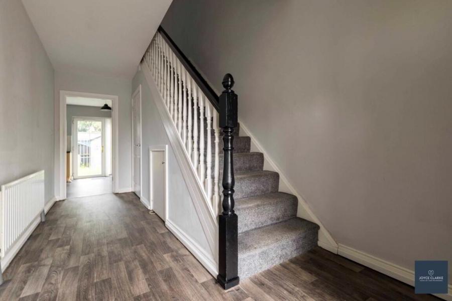 40 Strawhill Manor