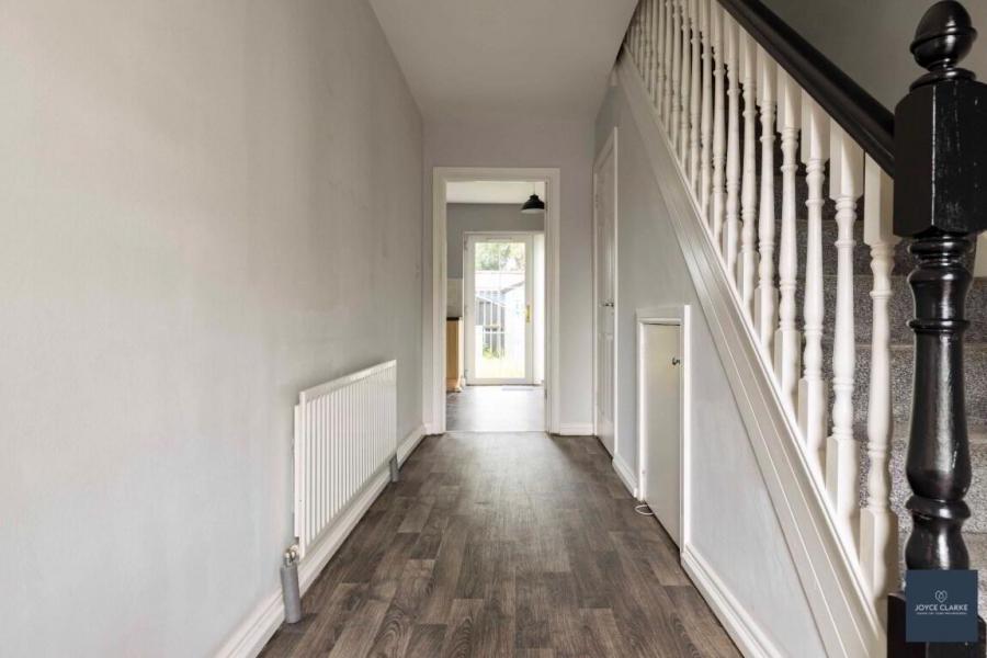 40 Strawhill Manor