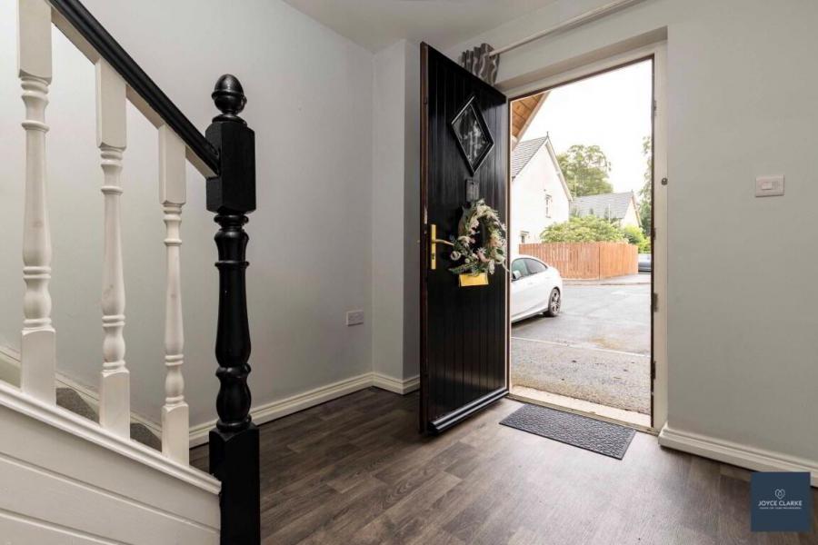 40 Strawhill Manor