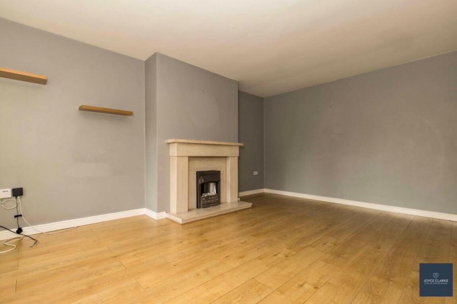 40 Strawhill Manor
