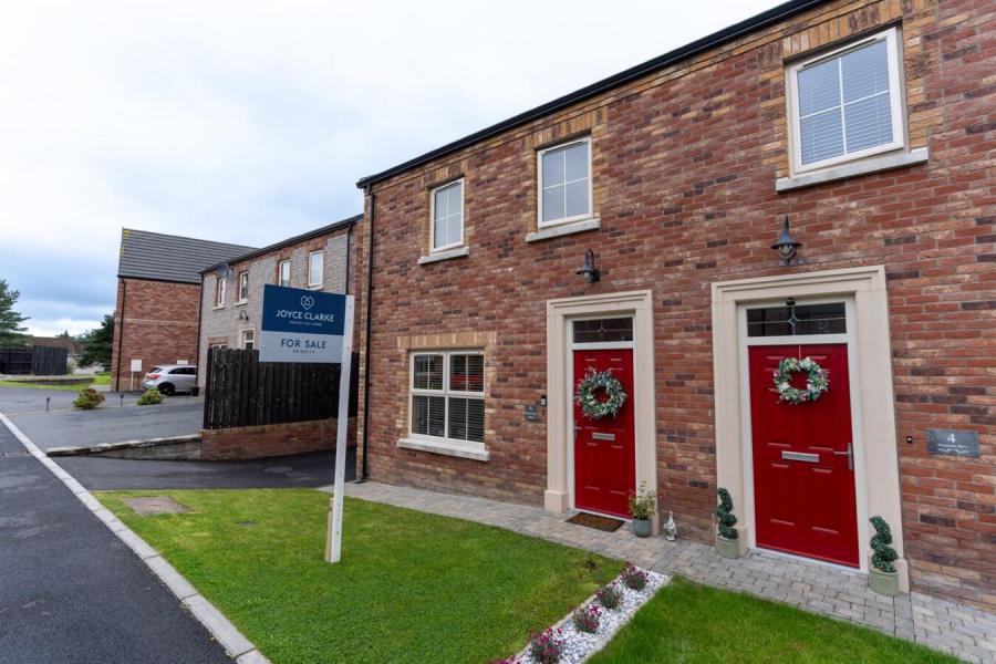 6 Moyraverty Mews