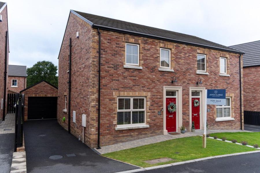 6 Moyraverty Mews