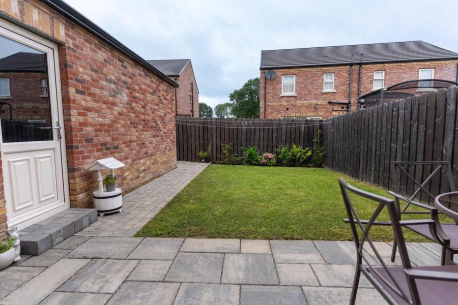 6 Moyraverty Mews