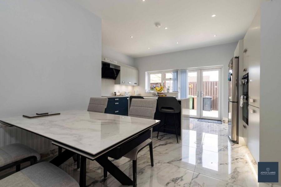 12 Ashgrove Road