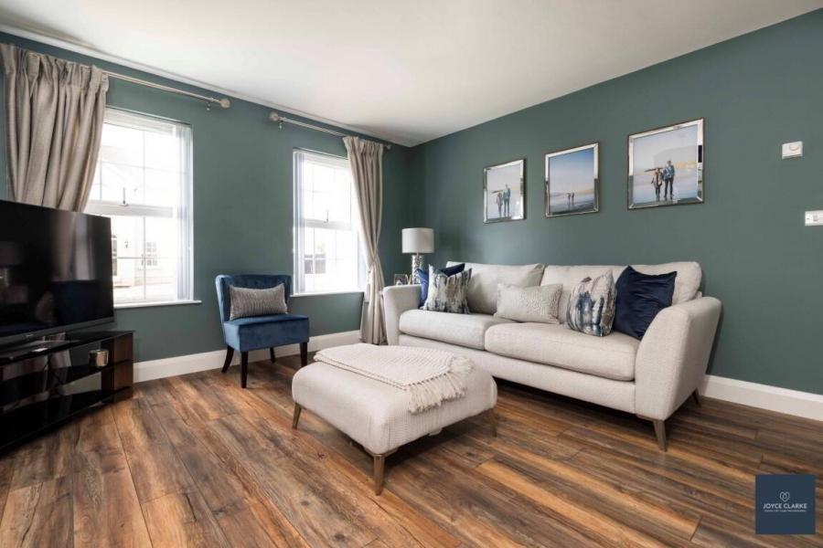 10 Laurelvale Grove