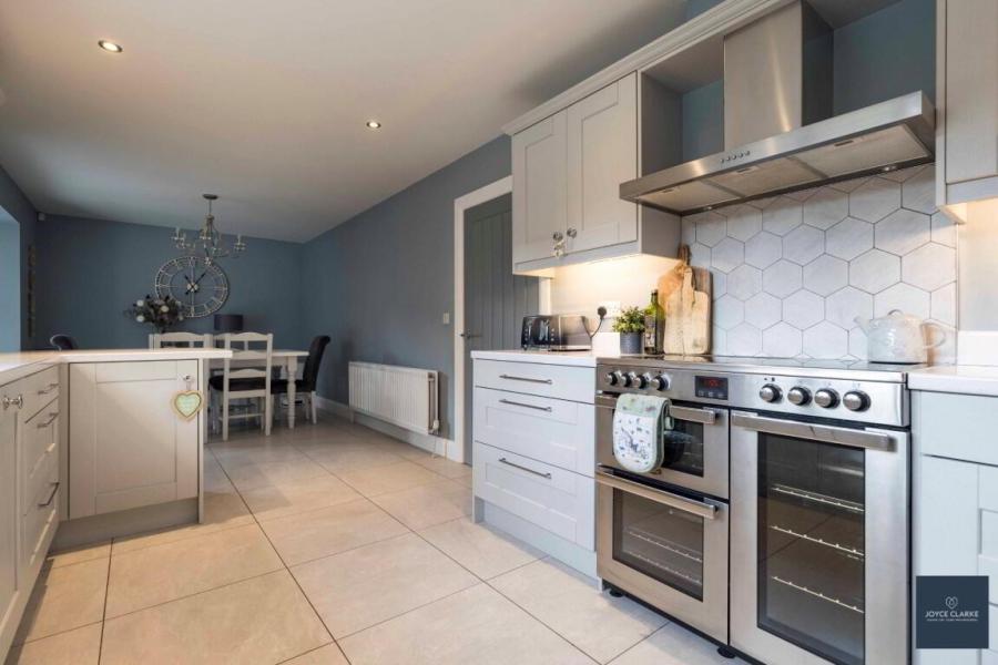 10 Laurelvale Grove