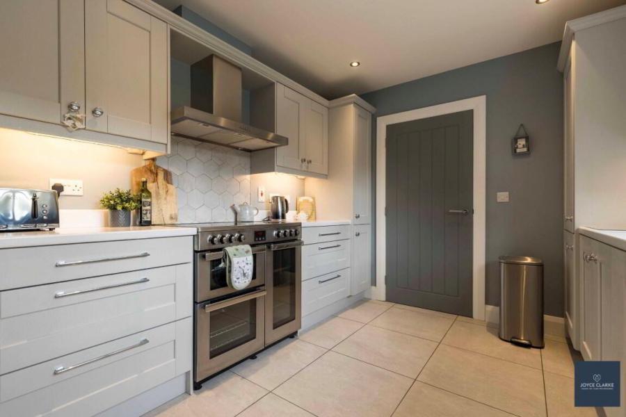10 Laurelvale Grove