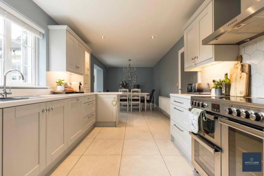 10 Laurelvale Grove