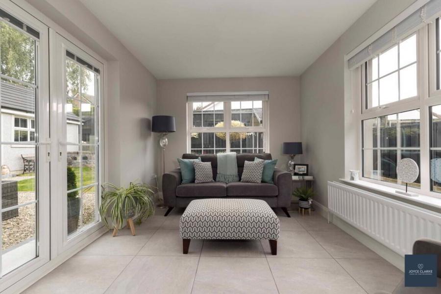 10 Laurelvale Grove