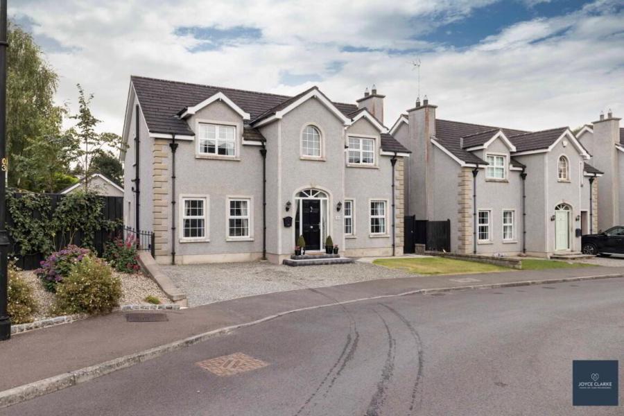 10 Laurelvale Grove