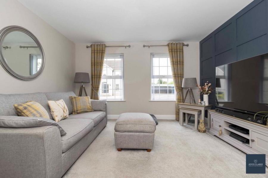 10 Laurelvale Grove