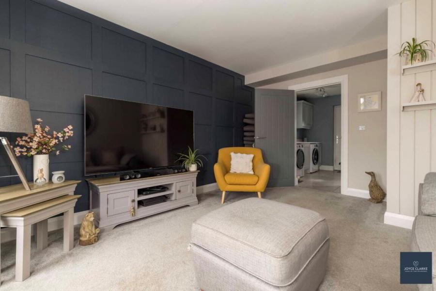 10 Laurelvale Grove