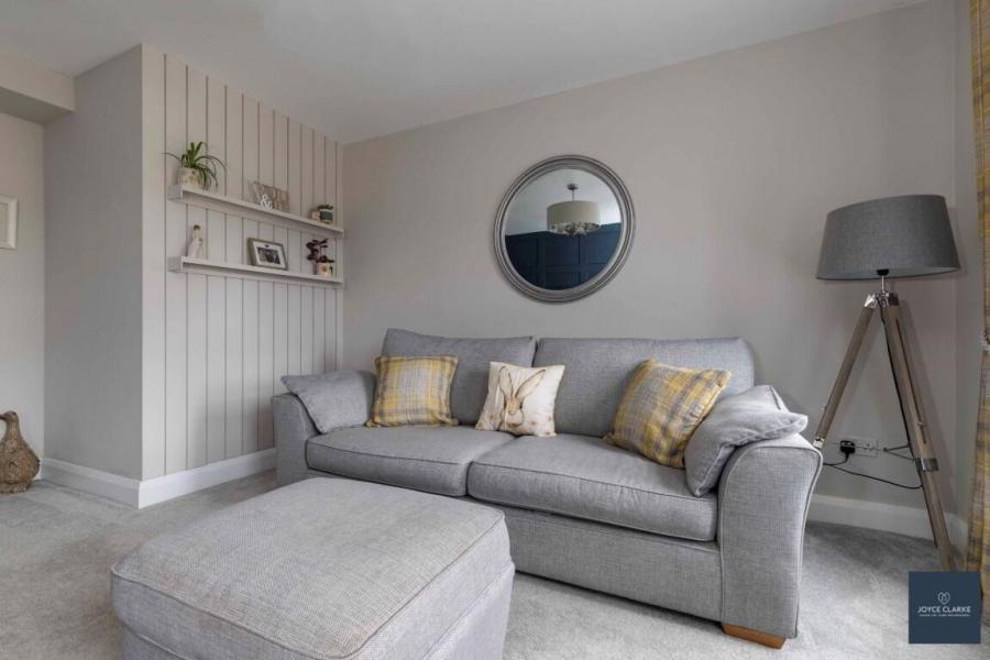 10 Laurelvale Grove