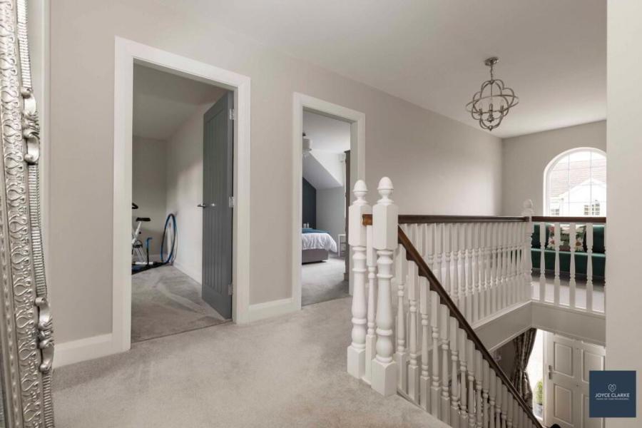 10 Laurelvale Grove