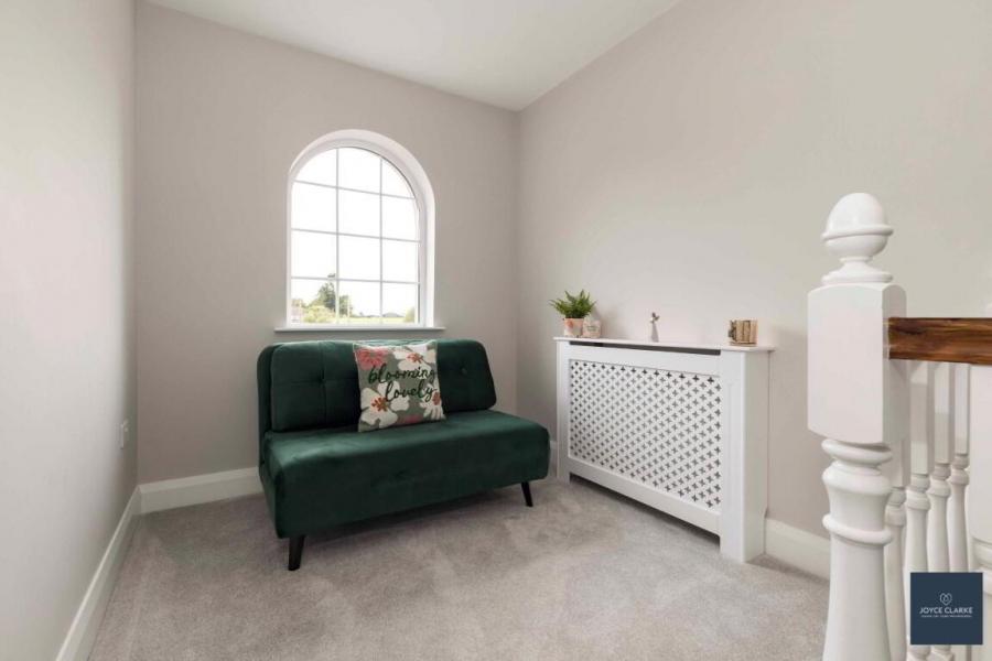 10 Laurelvale Grove