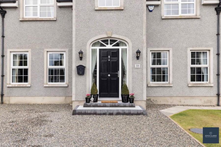 10 Laurelvale Grove