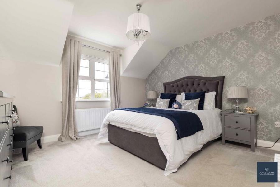 10 Laurelvale Grove