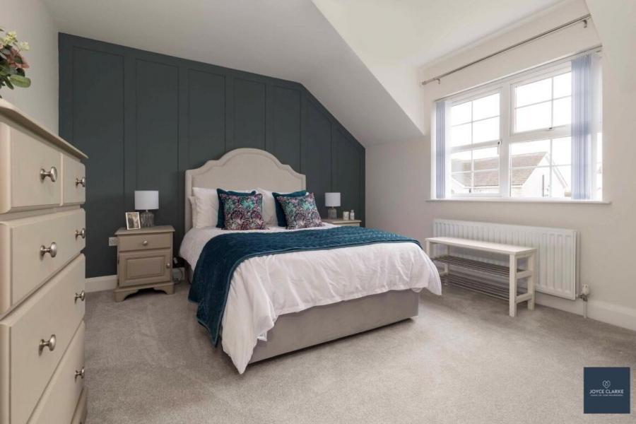 10 Laurelvale Grove