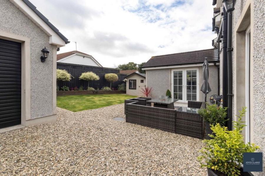 10 Laurelvale Grove